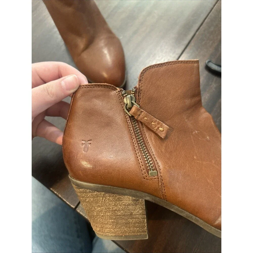 S28 Frye Womens Carson Piping Cognac DISTRESSED LEATHER Ankle Bootie - Size 6.5M